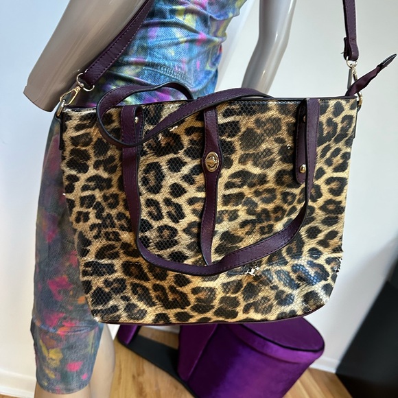 Leopard Maroon Tote - Picture 1 of 12